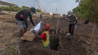 Sebanyak 110 makam warga direlokasikan ke tempat pemakaman yang baru karena untuk pembangunan Jalan Tol Solo-Yogyakarta.   