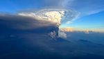 Potret Asap Vulkanik Membubung dari Gunung Ulawun yang Erupsi