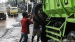 Potret Jalur Truk Parung Panjang yang Rusak Abadi