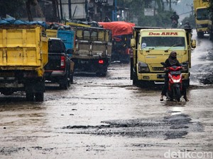 Jalan Parungpanjang Rusak Disorot, Apa Kabar Jalur Khusus Truk Tambang?