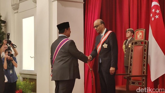 Prabowo terima penghargaan Darjah Utama Bakti Cemerlang dari Presiden Singapura. (Ori Salfian/detikcom).