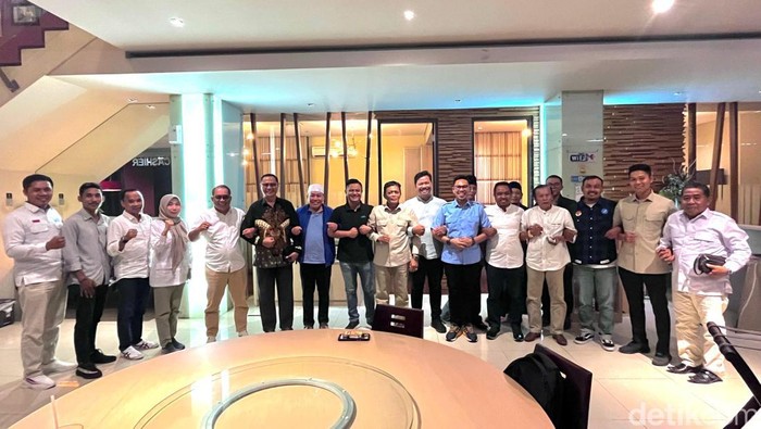 Rapat parpol Koalisi Indonesia Maju (KIM) NTB terkait pembentukan TKD Prabowo-Gibran di Mataram, akhir pekan lalu. (Foto: Helmy Akbar/detikBali)
