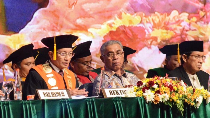 Universitas PTIQ Jakarta menggelar acara wisuda program sarjana, magister dan doktor di Jakarta Convention Center. Nasaruddin berharap PTIQ bisa semakin mendunia dengan prestasi alumni yang dicapai.