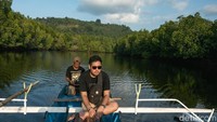 Desa yang terpilih menjadi Juara 3 Desa BRILiaN Se-Indonesia Timur tahun 2022 ini mengembangkan potensi hutan mangrovenya menjadi destinasi wisata sejak 2021 lalu.  