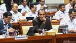 Senyum Wamenkumham saat Status Tersangka Diungkit di Rapat DPR
