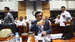 Senyum Wamenkumham saat Status Tersangka Diungkit di Rapat DPR