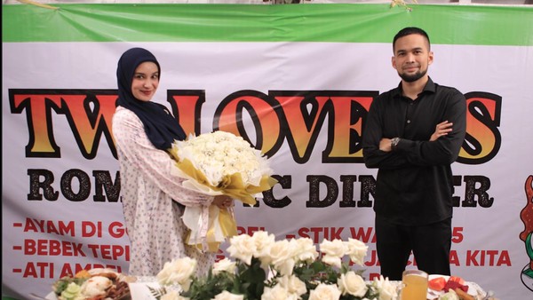 7 Foto Anniversary Shireen-Teuku Wisnu, Dinner Romantis di Warung Pecel Lele