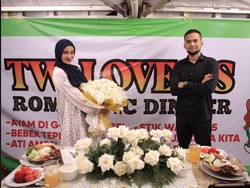 7 Foto Anniversary Shireen-Teuku Wisnu, Dinner Romantis di Warung Pecel Lele