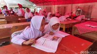 Setahun Gempa Cianjur, Ratusan Siswa Masih Belajar Di Tenda