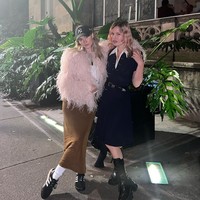 Suki Waterhouse sebelumnya diisukan hamil karena perutnya yang tampak lebih gemuk. Gosip tersebut ramai minggu lalu, namun keduanya masih bungkam, hingga akhirnya dia mengonfirmasi kabar tersebut secara implisit. Foto: Tangkapan layar TikTok/@mtvla