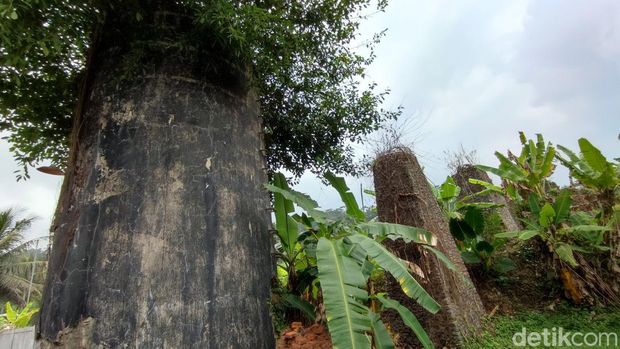 Tiang-tiang talang dan eks turbin air peninggalan Belanda yang masih berdiri kokoh di Kecamatan Cipaku, Kabupaten Ciamis.