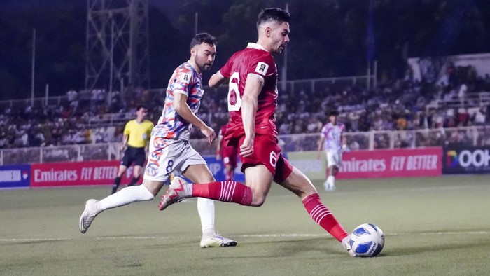 Pesepak bola Timnas Indonesia berpose sebelum melawan Filipina dalam pertandingan kualifikasi Piala Dunia 2026 Zona Asia putaran kedua di Stadion Rizal Memorial, Manila, Filipina, Selasa (21/11/2023). Indonesia dan Filipina bermain imbang dengan skor akhir 1-1. ANTARA FOTO/HO-PSSI/mrh/rwa.