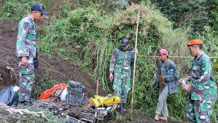 TNI AU Temukan DAVR dan NCDC Pesawat Super Tucano yang terjatuh di Pauruan