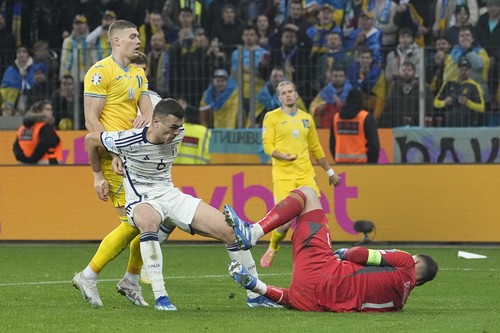 Italys goalkeeper Gianluigi Donnarumma makes a save during the Euro 2024 group C qualifying soccer match between Ukraine and Italy at the BayArena in Leverkusen, Germany, Monday, Nov. 20, 2023. (AP Photo/Martin Meissner)