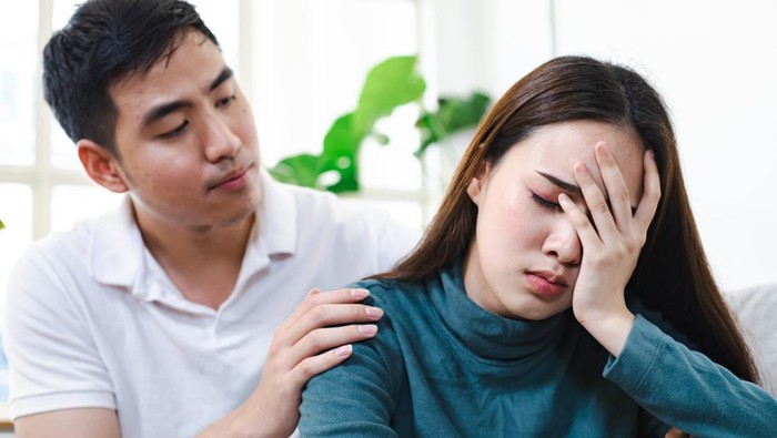 Husband and wife who do not understand each other unhappy in marriage. After they quarreled The relationship is coming to an end.