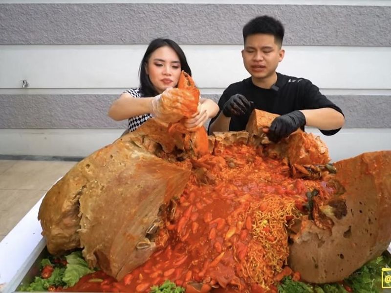 5 Makanan Jumbo Ini Sempat Viral, Ada Croissant hingga Mendoan Karpet