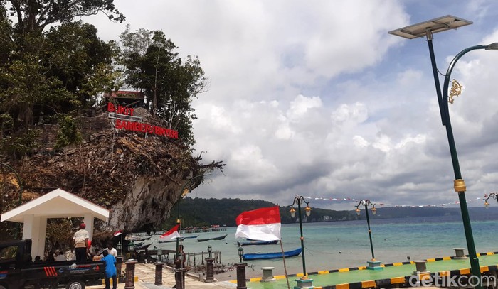 Ada Bengkel Nelayan-Pabrik Es, Begini Potret Kampung Nelayan Modern di Biak Papua Pemerintah melakukan modernisasi kampung nelayan tradisional di Biak Numfor, Papua. Bangunan baru seperti bengkel dan pabrik es pun berdiri di kampung itu.