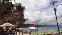 Kampung nelayan modern tersebut dibangun di Desa Samber-Binyeri, Distrik Yendidori.  