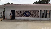 Ada juga pabrik es sebagai tempat untuk memproduksi es. Dari pabrik ini, dihasilkan balok-balok es untuk mengawetkan ikan.  