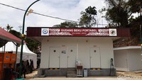 Bangunan selanjutnya ialah gudang beku portabel. Lewat bangunan ini, ikan tangkapan nelayan akan dibersihkan, disortir dan disimpan. Tak cuma itu, di kampung nelayan modern ini juga terdapat balai pelatihan, kantor pengelola, sentra kuliner ikan dan lain-lain.  