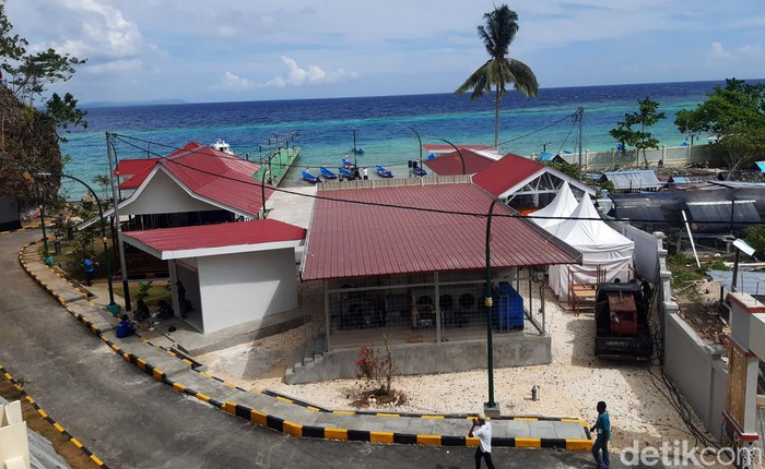 Ada Bengkel Nelayan-Pabrik Es, Begini Potret Kampung Nelayan Modern di Biak Papua Pemerintah melakukan modernisasi kampung nelayan tradisional di Biak Numfor, Papua. Bangunan baru seperti bengkel dan pabrik es pun berdiri di kampung itu.