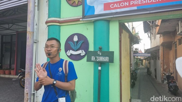 Age, pemandu wisata dari Jogja Good Guide