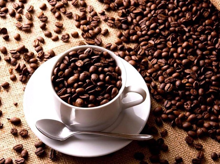 Apakah Minum Kopi Bikin Cepat Haus dan Dehidrasi?