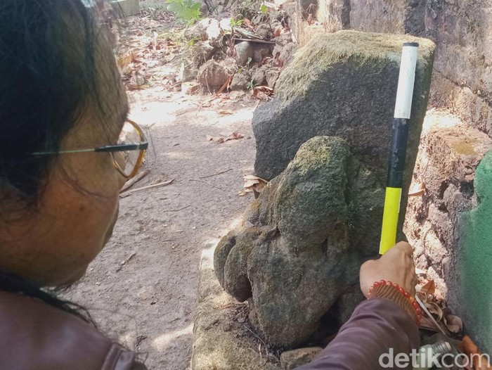 Arca dan stupa di Desa Jambeyan, Kecamatan Karanganom, Klaten, Rabu (22/11/2023).