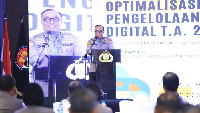 As SDM Kapolri Irjen Dedi Prasetyo saat memberi pembekalan soal fungsi Humas Polri di Pemilu 2024.