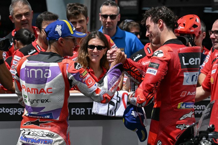 Ducati Lenovo Teams Italian rider Francesco Bagnaia (R) celebrates securing pole position with second place Prima Pramacs Spanish rider Jorge Martin (L) after the qualifying session of the MotoGP Malaysian Grand Prix at the Sepang International Circuit in Sepang on November 11, 2023. (Photo by MOHD RASFAN / AFP)