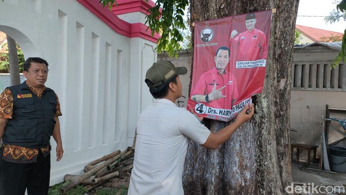 Baliho di Solo yang dicopot oleh Bawaslu bersama Satpol PP, Rabu (22/11/2023).