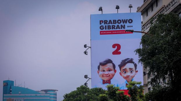 Baliho pasangan capres-cawapres Prabowo Subianto dan Gibran Rakabuming. (CNBC Indonesia/Faisal Rahman)