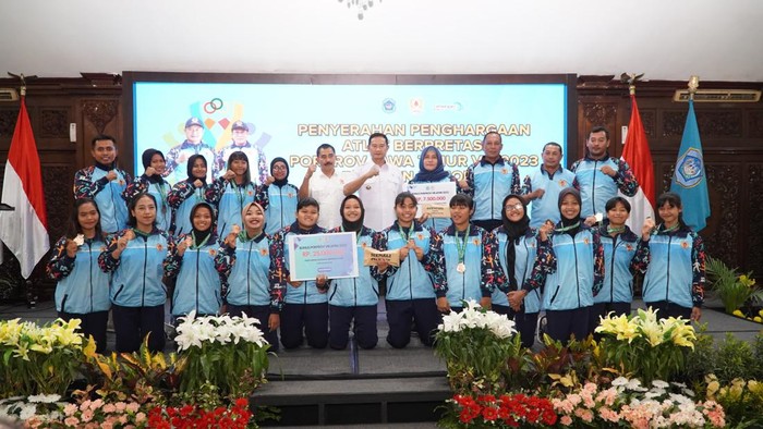 Bupati Lamongan Beri Bonus ke Atlet Peraih Medali di Porprov VII Jatim