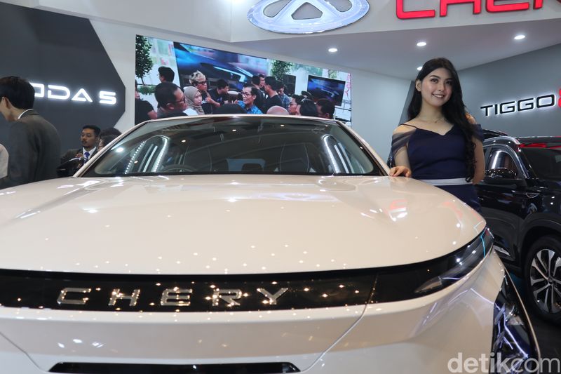 Chery Tiggo 8 Pro yang dipamerkan di GIIAS 2023 di Kota Bnadung, Rabu (22/11/2023).