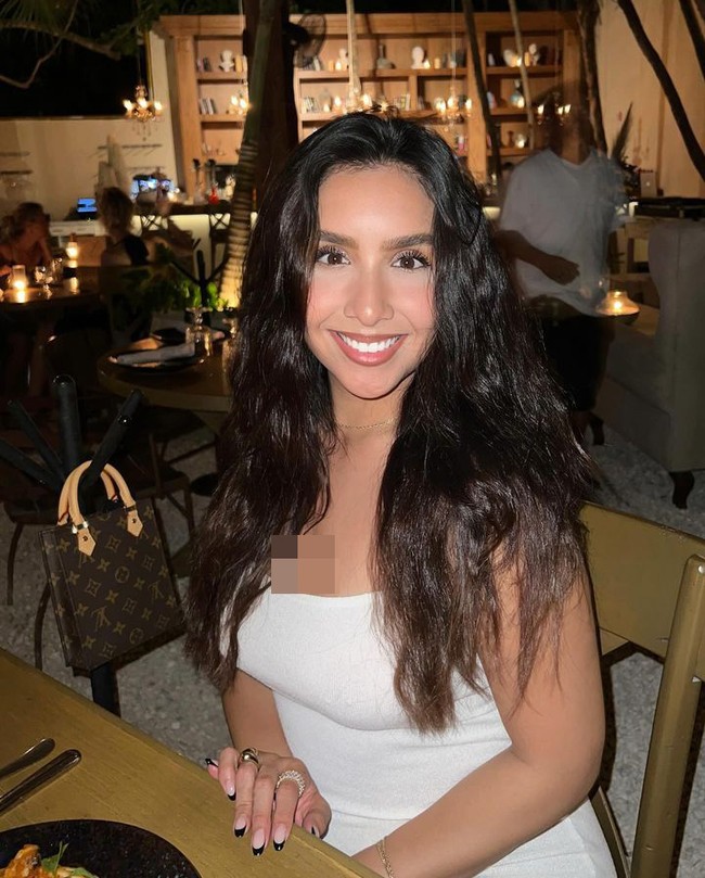 Pemain bola Deyaris Perez dikenal sebagai pemain bola. Tapi belakangan Deyaris tampak memiliki pekerjaan baru yakni sebagai model seksi.  Foto: Instagram Deyaris Arai