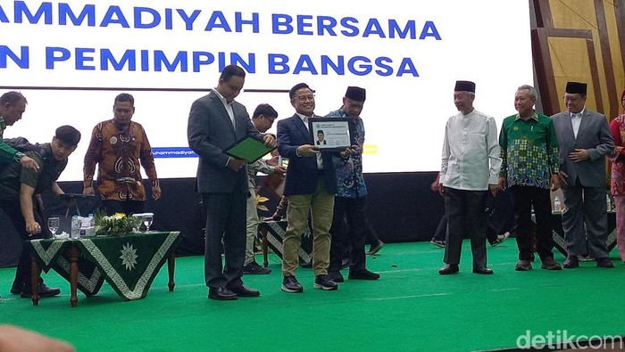 Calon Wakil Presiden nomor urut 01, Muhaimin Iskandar (Cak Imin), saat hadir di Edutorium UMS Solo, Rabu (22/11/2023).
