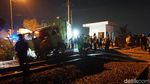 Ringsek Dump Truk Tertabrak KA Wijaya Kusuma di Mojokerto