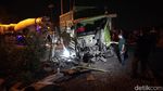 Ringsek Dump Truk Tertabrak KA Wijaya Kusuma di Mojokerto