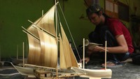 Industri kreatif yang mempekerjakan 10 orang dan memberdayakan sekitar 50 ibu rumah tangga tersebut dalam satu bulan mampu mengekspor 1.000 unit kerajinan bambu ke Eropa, Dubai dan Australia.