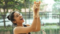 Fanny Ghassani tak makan daging semenjak punya kucing dan hewan peliharaan lainnya. (Foto: dok Instagram)