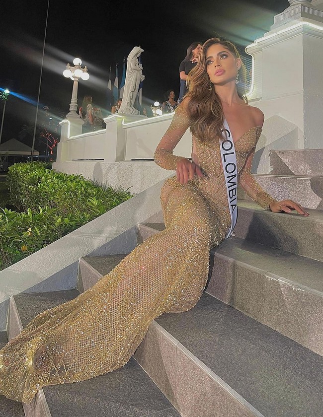 Wanita berambut pirang ini menikah dengan Nassif Kamle, seorang pengusaha tekstil, pada Juni 2020. Keduanya dikaruniai satu orang putri. Foto: Instagram/@camiavellam