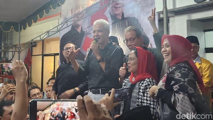 Ganjar Pranowo saat berada di kantor DPD PDIP Jatim, Surabaya.