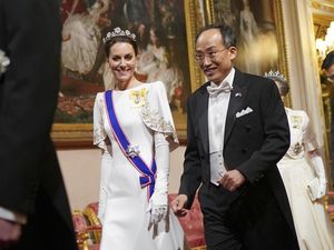 Gaya Kate Middleton Sambut Presiden Korsel Ukir Sejarah, Pakai Tiara Langka