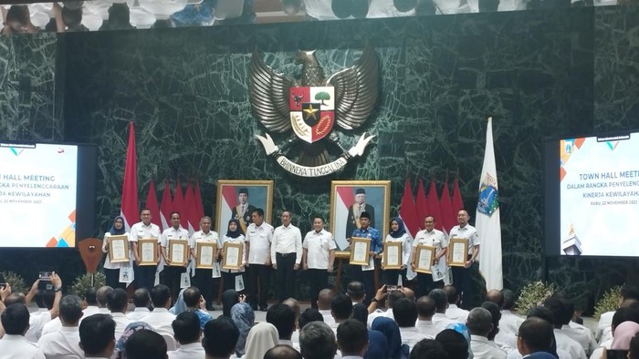 Heru Budi beri hadiah 6 lurah dan 3 camat studi banding ke luar negeri