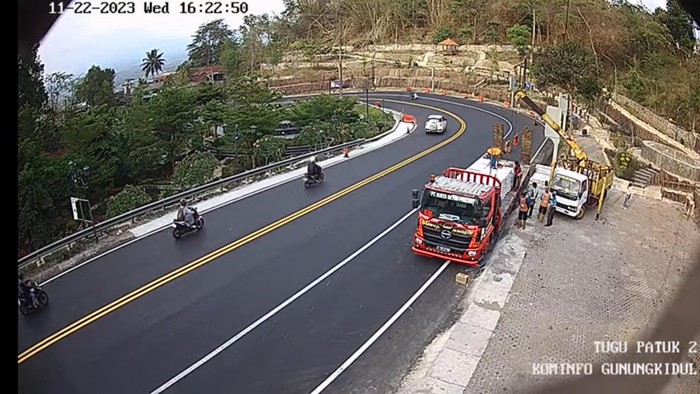 Tangkap layar CCTV Diskominfo Gunungkidul memperlihatkan kondisi jalan Jogja-Wonosari pukul 16.22 WIB.