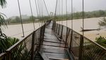 Jembatan Gantung di Aceh Rusak Diterjang Banjir