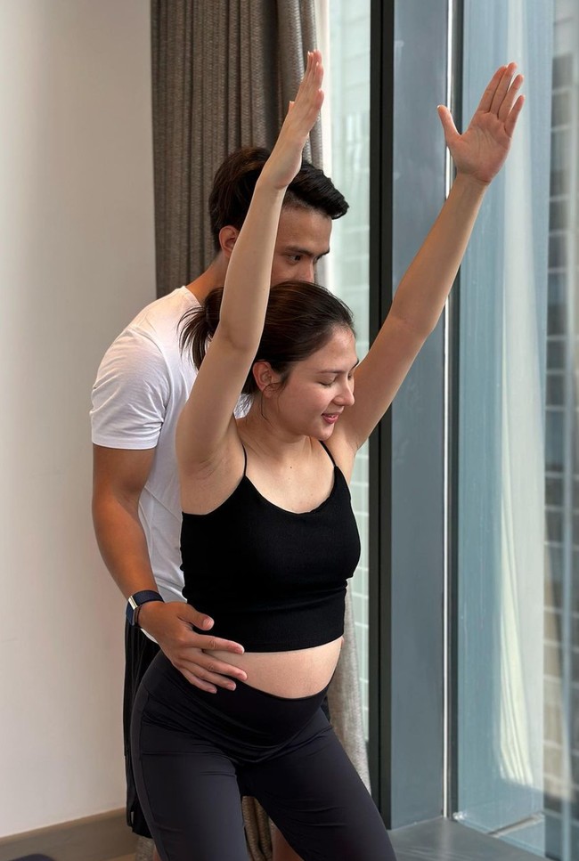 Penampilan polos dan sederhana Jessica itu banjir beragam pujian netizen. “Ya Allah cantik bgt jessmil,” komentar salah seorang netizen. “Dia gak makeup aja cantiknya,” komentar lainnya. Foto: Instagram/@jamilatus.sadiyah