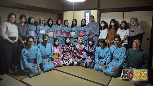 Kegiatan Klub Chanoyu Unpad.