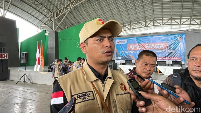 Ketua Bawaslu Kabupaten Bandung Kahpiana saat wawancara bersama awak media.