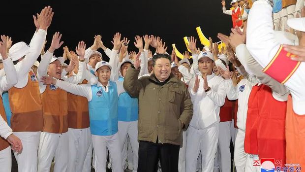 North Korean leader Kim Jong Un reacts as a rocket carrying a spy satellite Malligyong-1 is launched, as North Korean government claims, in a location given as North Gyeongsang Province, North Korea in this handout picture obtained by Reuters on November 21, 2023. KCNA via REUTERS Acquire Licensing Rights